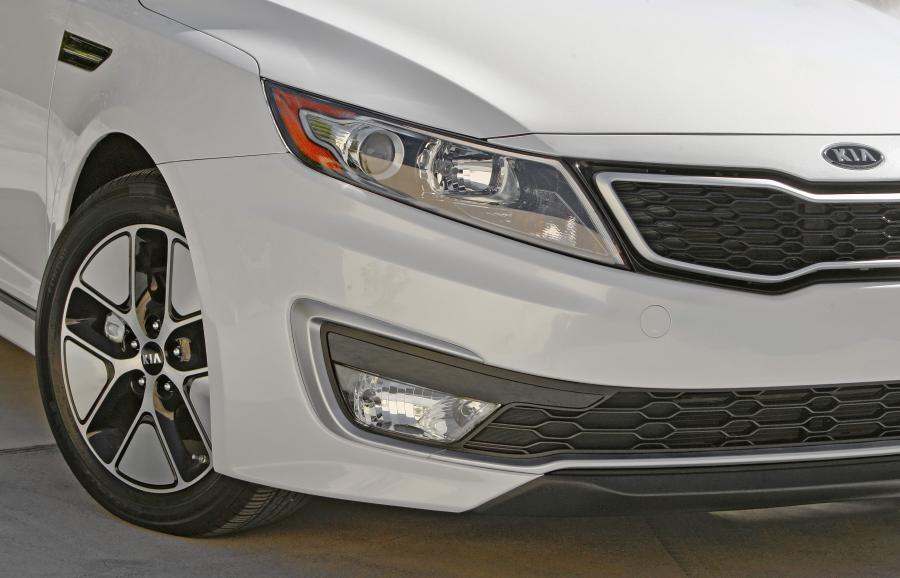  Kia Optima Hybrid 2012 года  (фото 16 из 32)